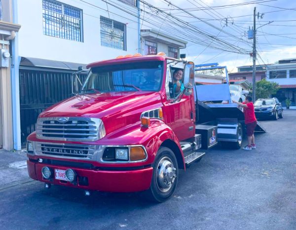 Grúas y Plataformas Rojas